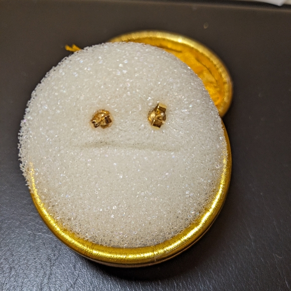 14k yellow gold pearl earrings - Picture 2 of 3